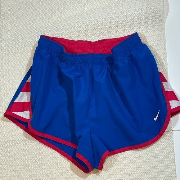 Women’s Dri-FIT Nike Shorts stripes on sides size S - Picture 1 of 9